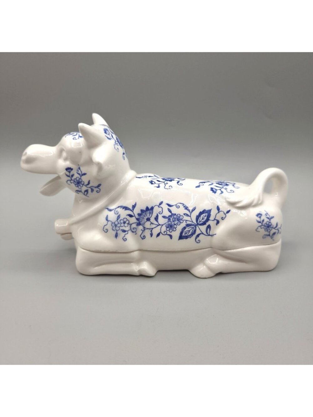 Vintage Art Line Japan Blue Onion Cow Butter Dish Covered Ceramic